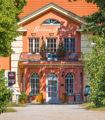 Susanne und Anja mit dem Planwagen durch die Uckermark (2015)